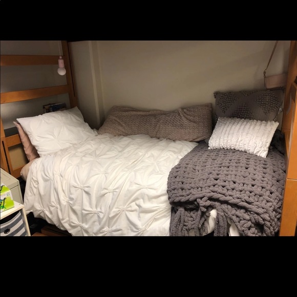 Dormify Twin XL Duvet AND Duvet Cover - Picture 2 of 4